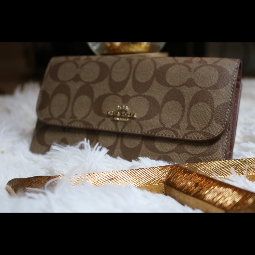 💥NWOT💥 Signature Coach Wallet